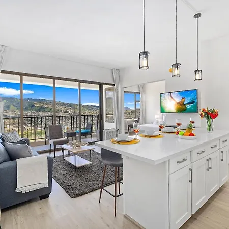 Fully Renovated 1Br With King Bed, Great Mountain Views, And Free Parking!アパートメント